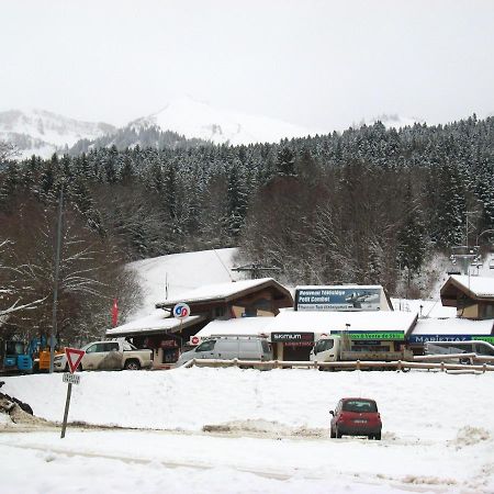 Appartement Au Pied Des Pistes, Avec Vue Sur La Montagne Bernex Exterior photo